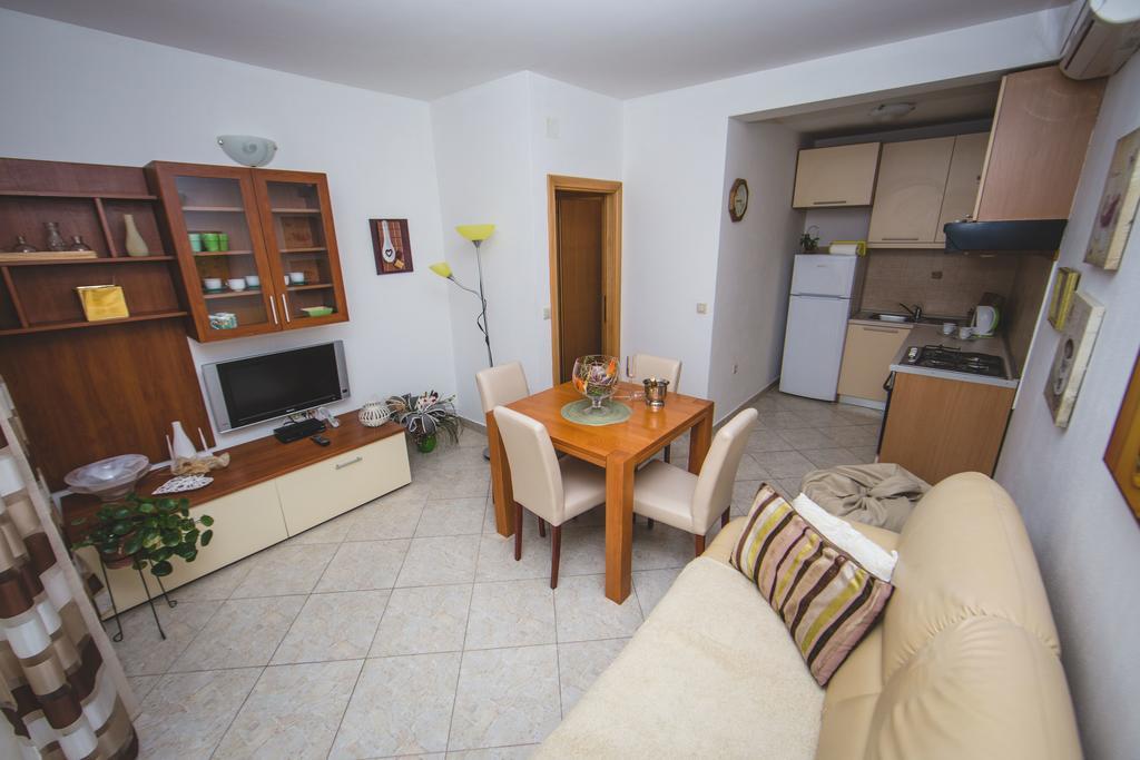 Apartment Karla&Nella Stobrec Ngoại thất bức ảnh